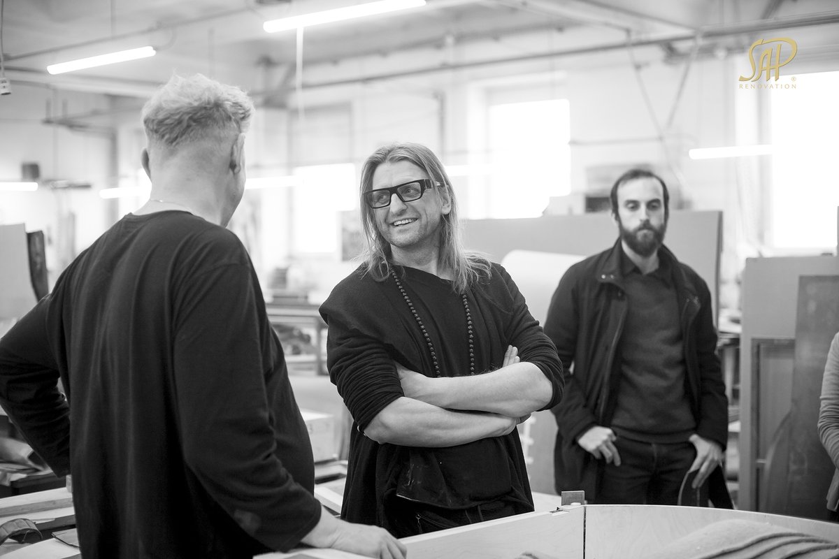 Gość specjalny podczas rozmowy w naszym warsztacie.