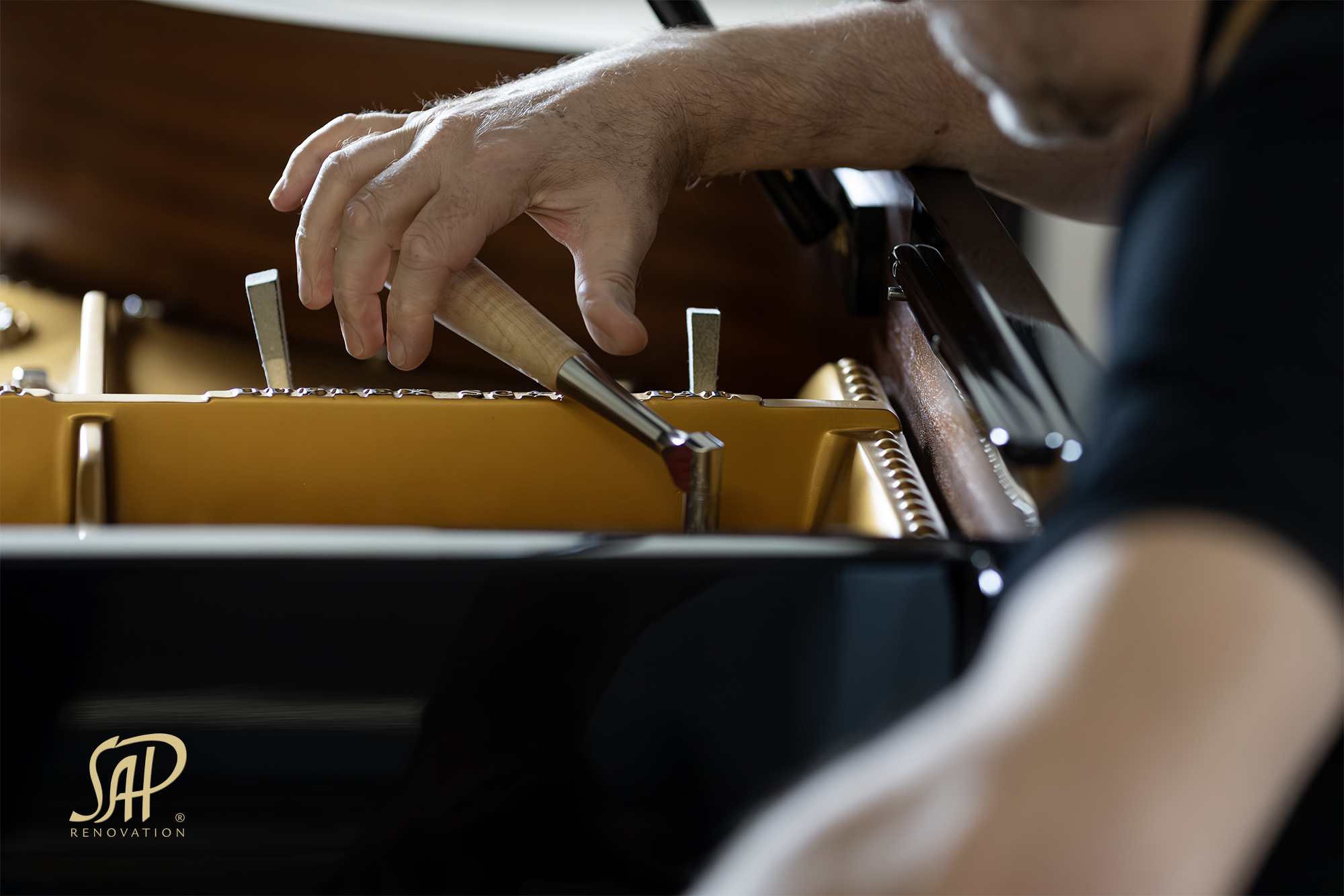 Akcesoria i narzędzia do strojenia dedykowane fortepianom C. Bechstein