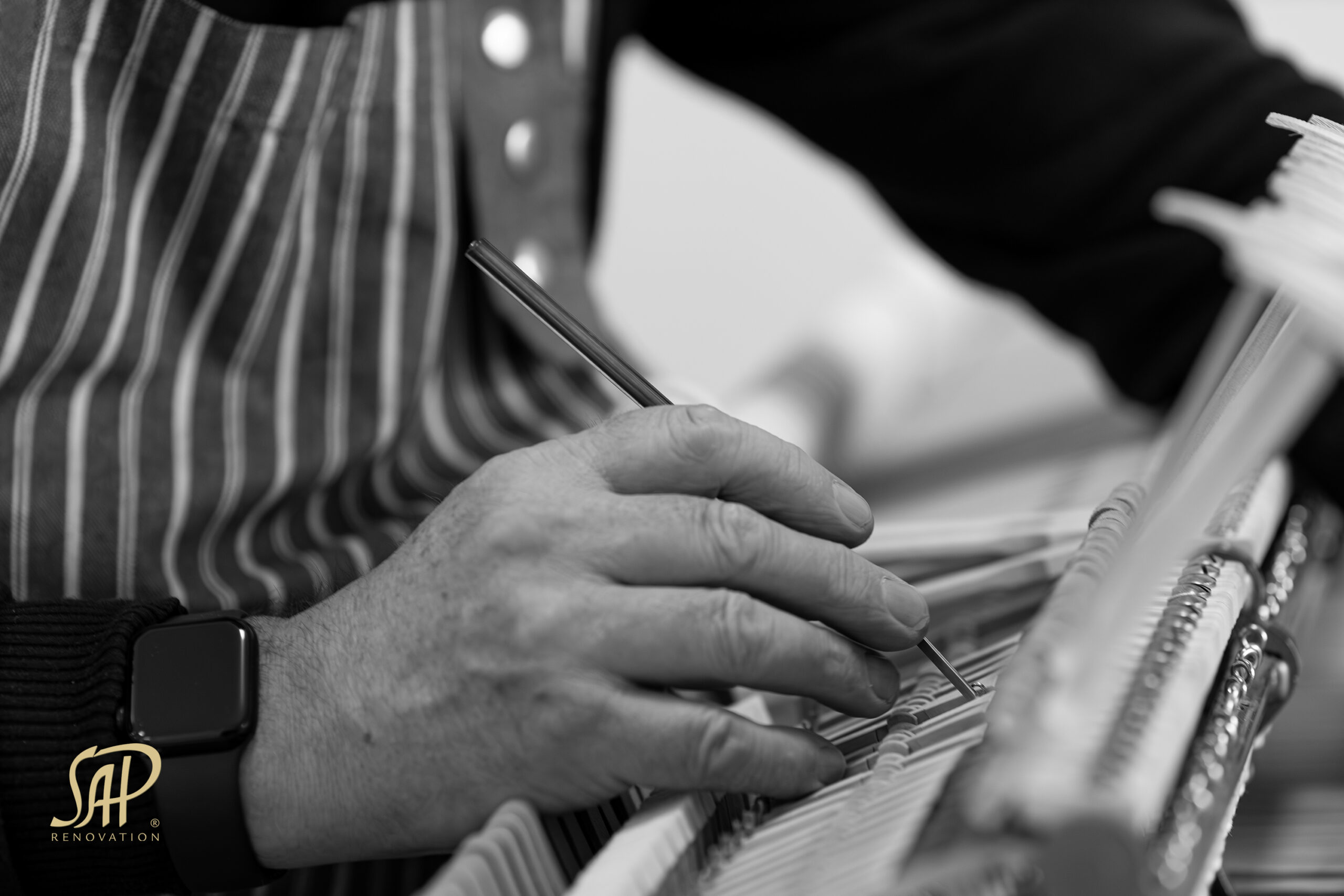 jak wygląda proces strojenia pianina