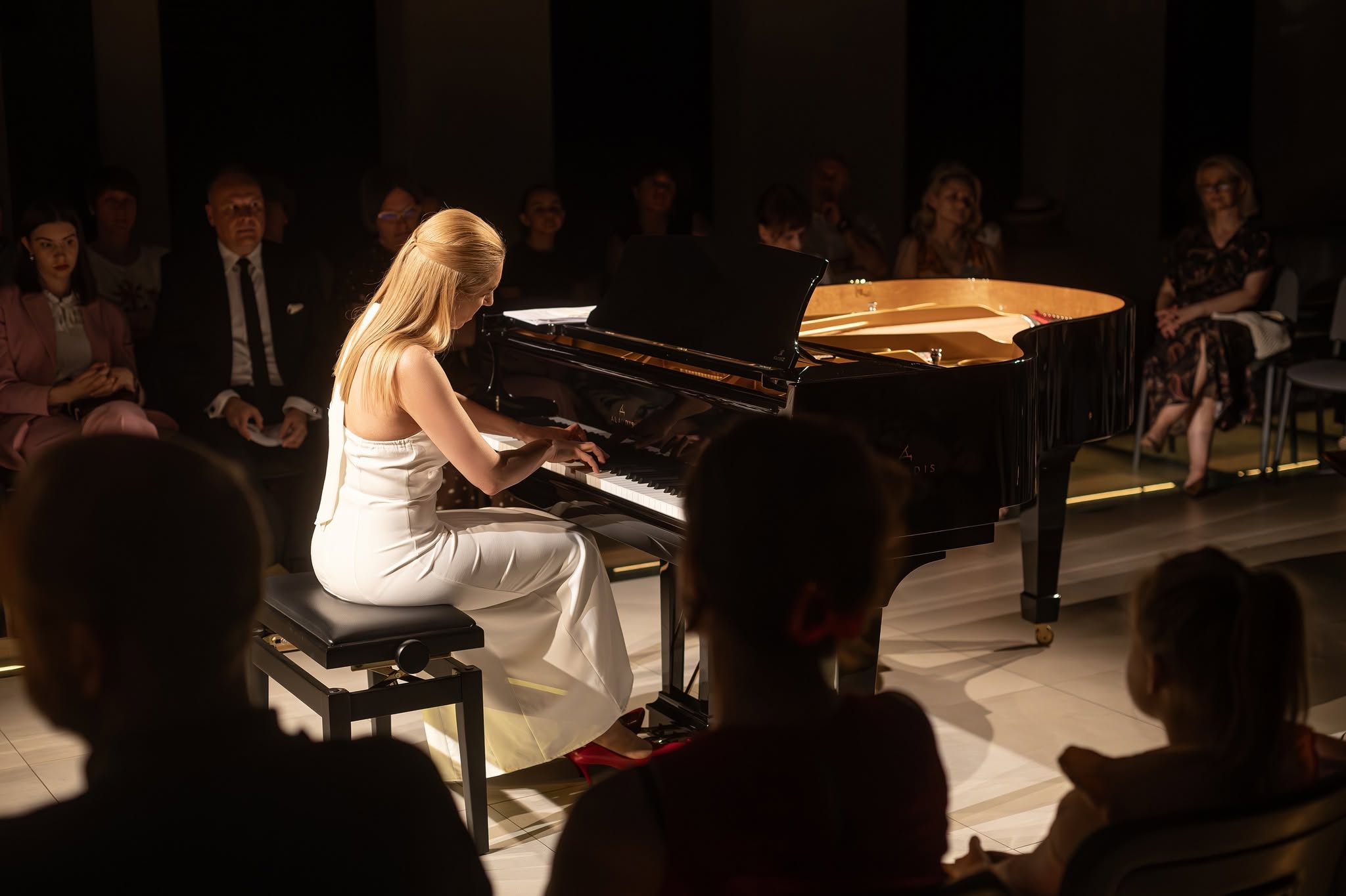 Jak technik fortepianowy przekłada oczekiwania pianisty na regulację i brzmienie instrumentu?